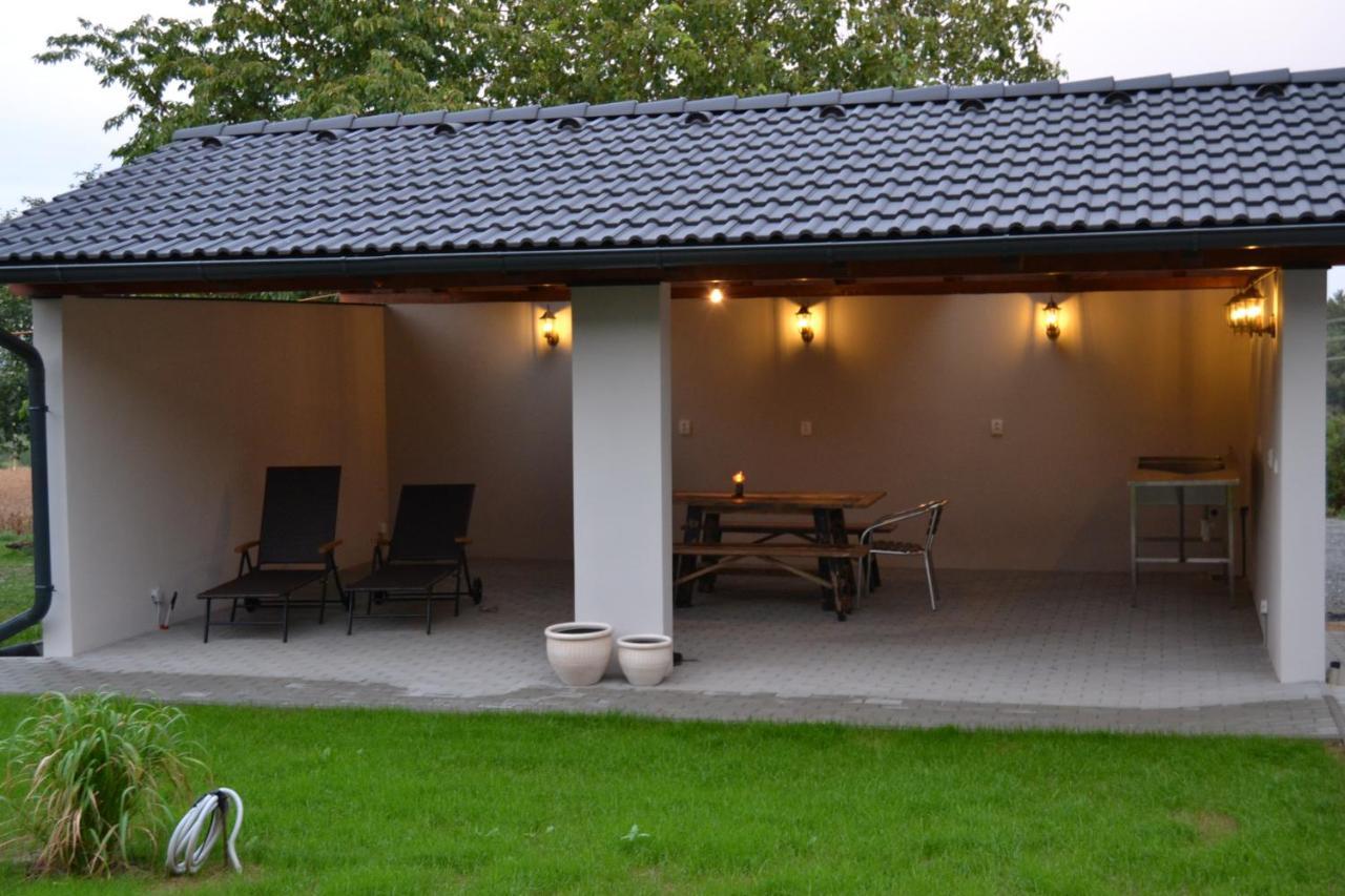 Chalupa Na Samote S Virivkou Tábor Esterno foto