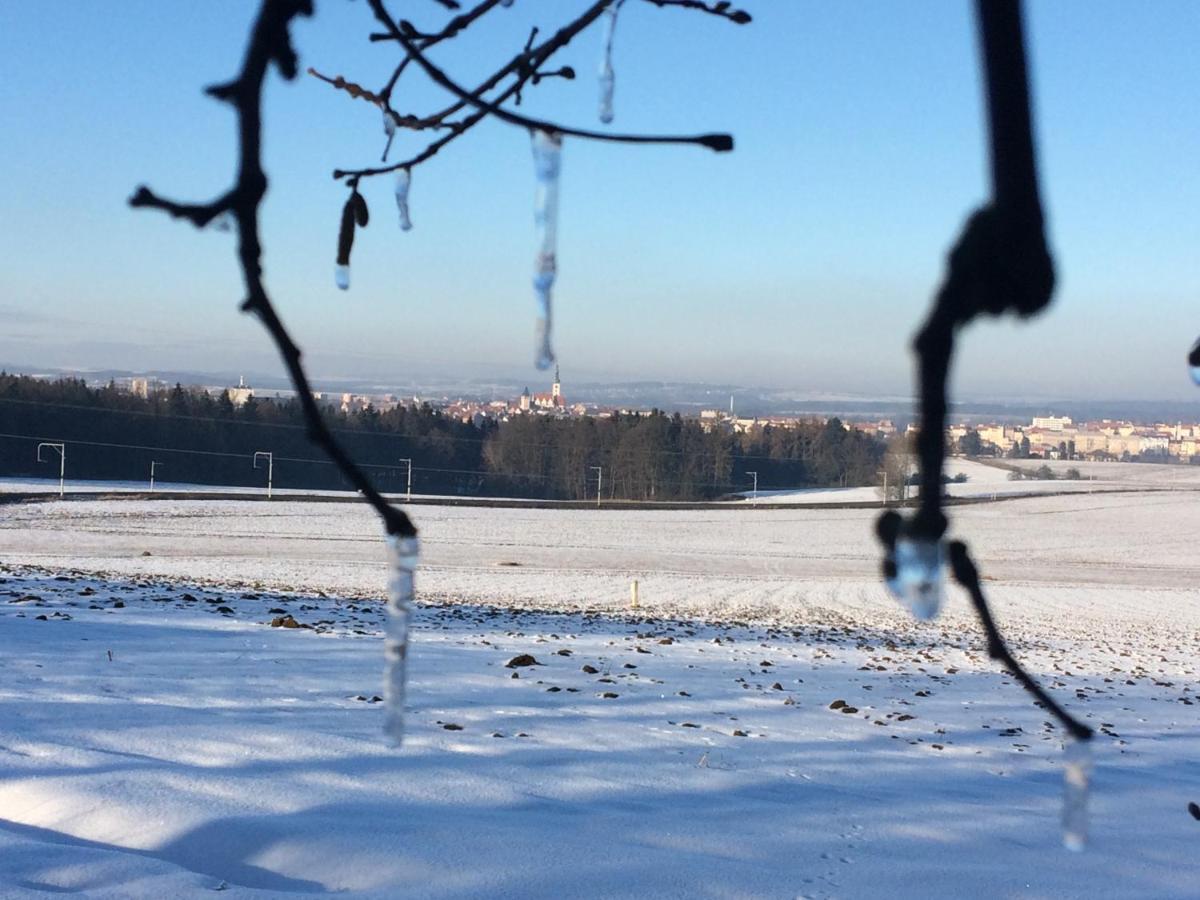 Chalupa Na Samote S Virivkou Tábor Esterno foto